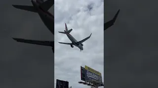 🇺🇸アメリカあるある（切り取り）Los Angeles国際空港✈️American AA4889. Embraer E175LR