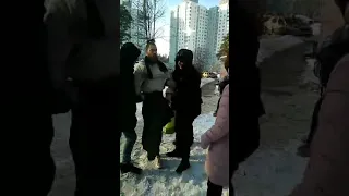 Неизвестные задержали парня на улице Пономарева в Минске - 23.01.2021