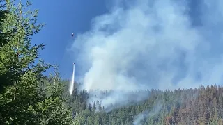 Chinook Helicopter drops on Cedar Creek Fire - August 5, 2022