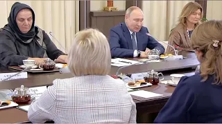 Встреча Путина с матерями. Главный клоун как всегда чудит.