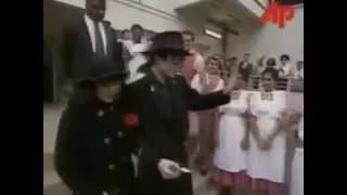 Michael Jackson and Lisa Marie Presley Rare Moment