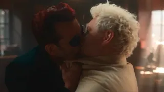 Crowley KISSING Aziraphale for 5 Minutes 【Good Omens】