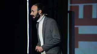 أربع ابتسامات | Four Smiles | Nawar Esmandar | TEDxAlAmalStreet