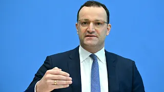 Spahn zu begrenztem Biontech-Impfstoff: "Wir halten nichts zurück" | AFP