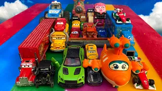 Cleanup Muddy Minicars & Disney car convoys 🏍🚕 ! Play in the garden #17