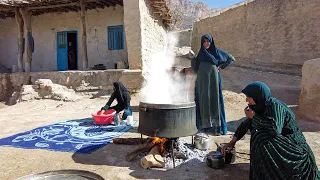 Village Noodle soup and share with neighbors  : Iranian Noodles - Village life (2022)