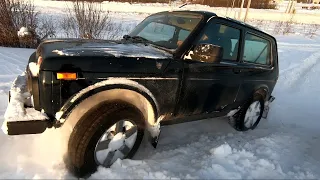 Нива против Chevrolet Tracker в снегу, Mitsubishi Lancer 10 на полном приводе едет по снегу