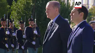 Erdogan lays wreath at Tomb of the Unknown Soldier in Syntagma Square