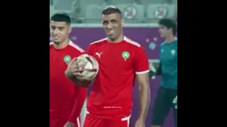 لموت ديال ضحك مع لاعبي المنتخب المغربي، شوفو كفاش مطلعينها على بعضياتهم  #المغرب #كأس_العالم
