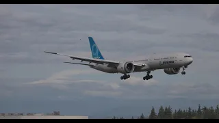 Boeing 777X landing at KPAE