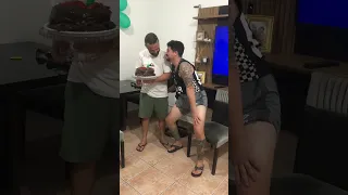 Casal gay se assume no dia do aniversário