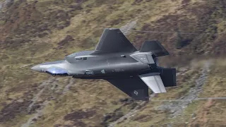 This Has to be One of the BEST F35 Passes in the Mach Loop