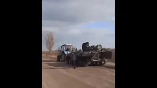 Украинский тракторист украл БТР у окупантов 👍🤣