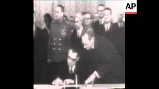 SYND 5 3 70 NUCLEAR NON-PROLIFERATION PACT SIGNED BY KOSYGIN AND THE WEST