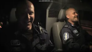Poliisit Kuopio Mies räplää vehkeitään ikkunassa