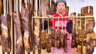 As the New Year is approaching, grandma spends more than half a month curing bacon