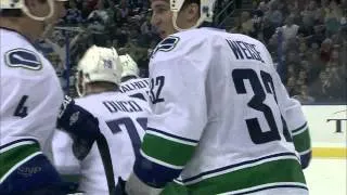 Canucks at Lightning - Manny Malhotra 3-1 Goal - 01.10.12 - HD