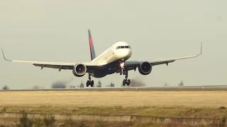 4k footage II DELTA 757-200 Landing on Seattle