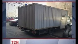 Затриманих протестувальників саджають у автозаки без номерів