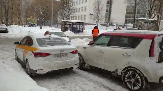 Как чистят Москву от снега. Дворники азиаты не справляются.