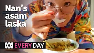 Dad teaches me how to make Nan's famous asam laksa 🍜 | Everyday Food | ABC Australia