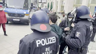 Demo am Alexanderplatz mit Abschlussrede von Heiko Schöning