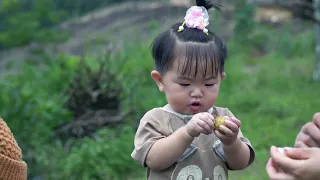 Cut natural wild vegetables to sell, buy milk, clean grass, and bathe children