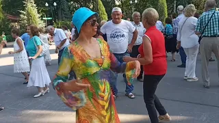 Заманила, соблазнила, раздразнила!!!💃🌹Танцы в парке Горького!!!🌹🌴Харьков 2021