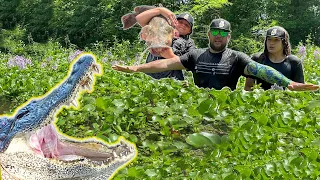 NOODLING in LOUISIANA! This SWAMP was FULL of GATORS!!!