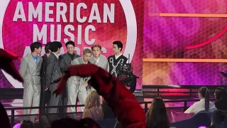 BTS won ARTIST OF THE YEAR at the AMAs 2021!!! a fan cam 💜