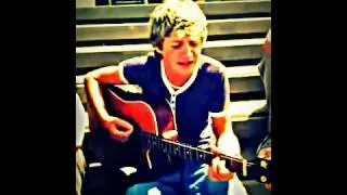 niall cantando!!!