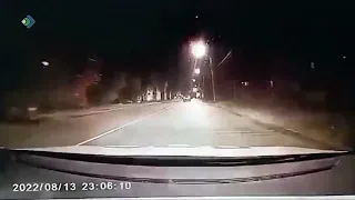 Уходя от полицейской погони сыктывкарский водитель разогнал авто и врезался в рекламный стенд.