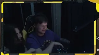 s1mple kissed his girlfriend on stream