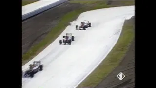 GP Giappone 1993: Sdoppiaggio di Irvine da A. Senna e perdita della ruota di Brundle