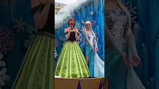 Anna and Elsa For The First Time In Forever ❄️ #frozen #short #elsa #anna #parade #shorts