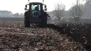 Tolusso Aratri trivomere sopra solco su Fendt  818