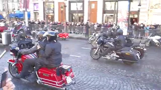 Hommage à Johnny Hallyday sur les Champs-Élysées 09/12/2017