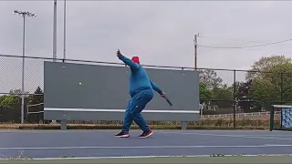 MAN VS. BACKBOARD | PRACTICING GROUND STROKES | PRACTICING FOOTWORK| #playtennis  #contentcreator 🎾