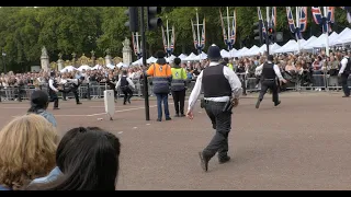 Man TACKLED by police after jumping barrier onto the Mall in London  before King Charles arrives