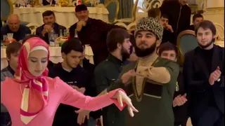 Танцует Ризавди Исмаилов 👍