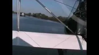 U520. Полет на аэроплане над рекой. Flight on an airplane over the river