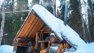 I SPENT THE NIGHT IN A TINY LOG CABIN. INSTALLING WOODEN TRAPS ON A WOLVERINE.