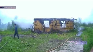 В деревне Богословка вспыхнул старый дом
