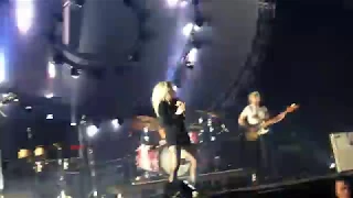 Paramore - misery business - 07-01-2018 Barcelona - San Jordi Club