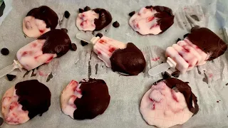 Viral chocolate strawberry yogurt clusters!: how to make strawberry chocolate  clusters and pops?🍫🍦🍓