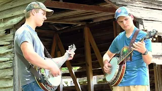 Two Hillbillies RIPPING Foggy Mountain Breakdown on Banjo