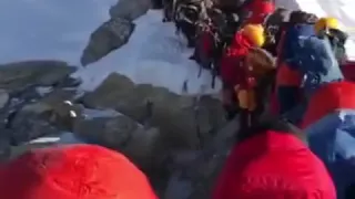 Traffic on Everest Summit