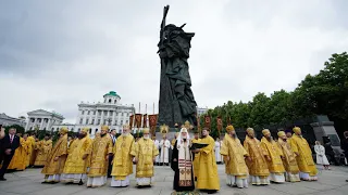 Слово Святейшего Патриарха Кирилла после молебна у памятника равноапостольному князю Владимиру .