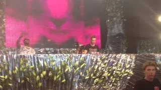 Nicky Romero playing Tiesto   Flight 643 John Christian remix   Tomorrowland 2013