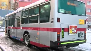 雪で後輪がすべり前進できずに立ち往生【路線バス】